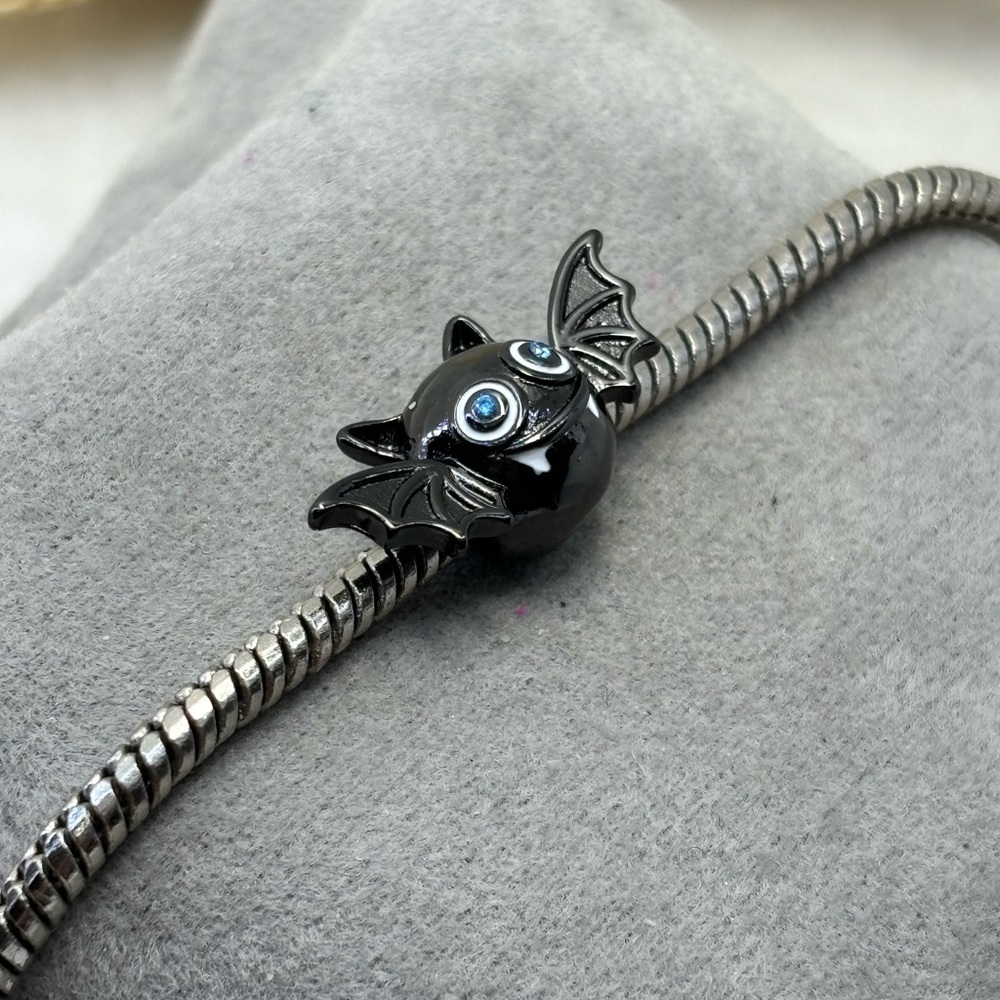 Sterling silver black vampire Dracula  bat Halloween charm bead - Picture 5 of 6